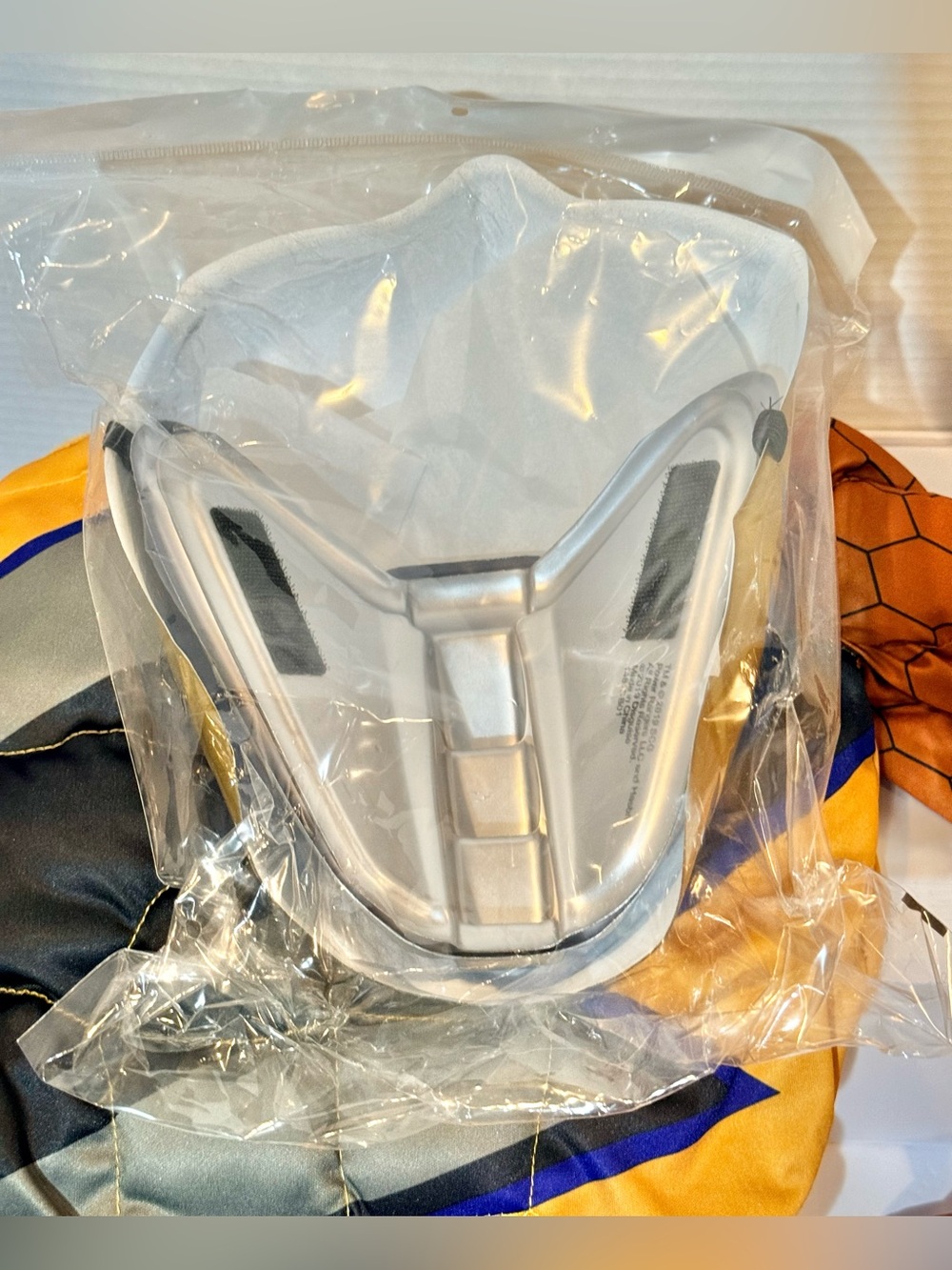 Power Rangers Dino Super Charge Gold Ranger Boys Costume Small (4/6) NEW - Picture 10 of 13